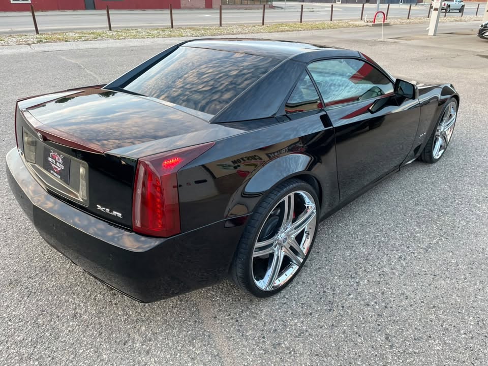 Used 2004 Cadillac XLR RWD image 14