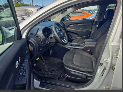 Used 2012 Kia Sportage LX w/ Navigation Pkg image 6