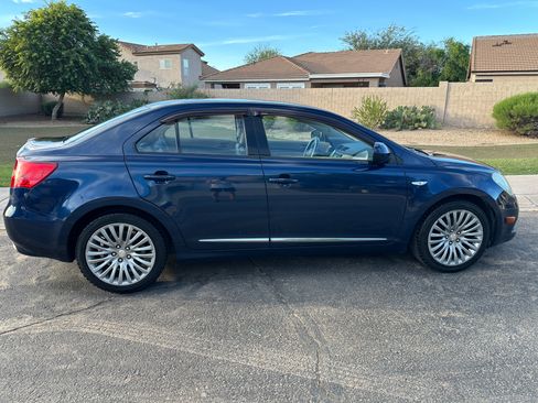 Used 2011 Suzuki Kizashi SE image 1