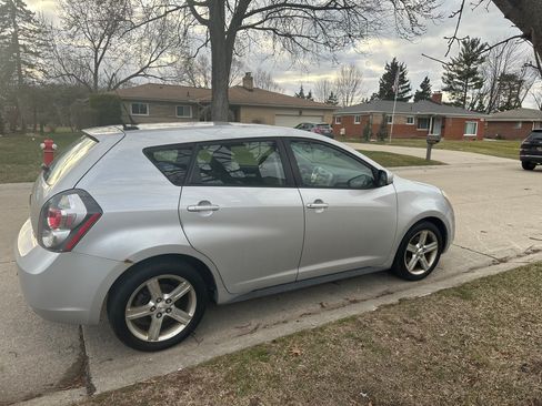 Used 2009 Pontiac Vibe w/ Sun And Sound Package image 1
