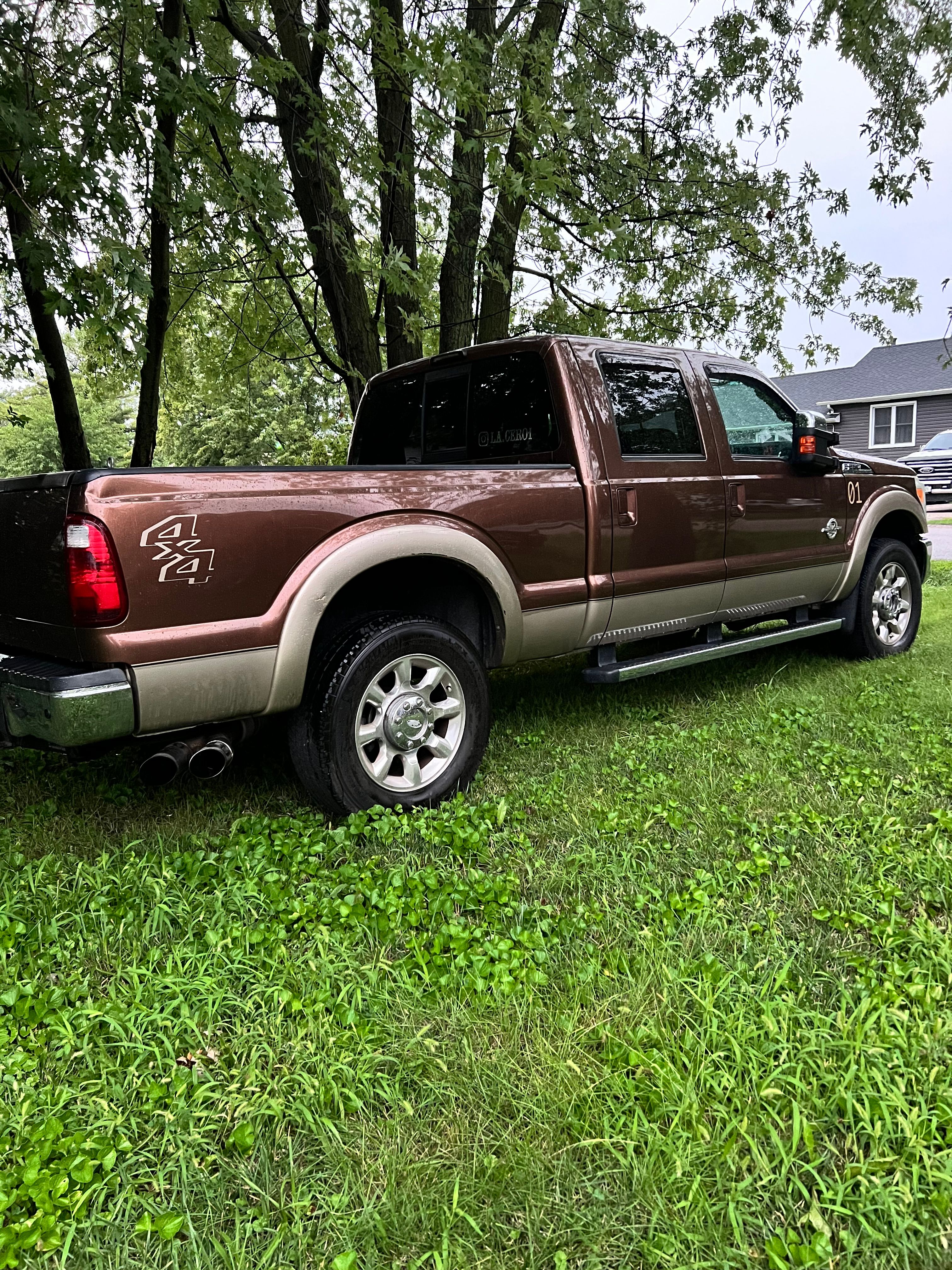 Used 2011 Ford F250 Lariat w/ Chrome Pkg AWD/4WD image 2