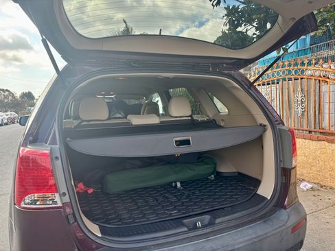 Used 2011 Kia Sorento LX w/ Convenience Pkg image 14