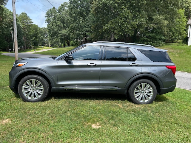 Used 2022 Ford Explorer Limited w/ Hybrid Equipment Group 310A AWD/4WD image 2