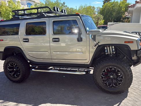 Used 2005 HUMMER H2 w/ Preferred Equipment Group AWD/4WD image 11
