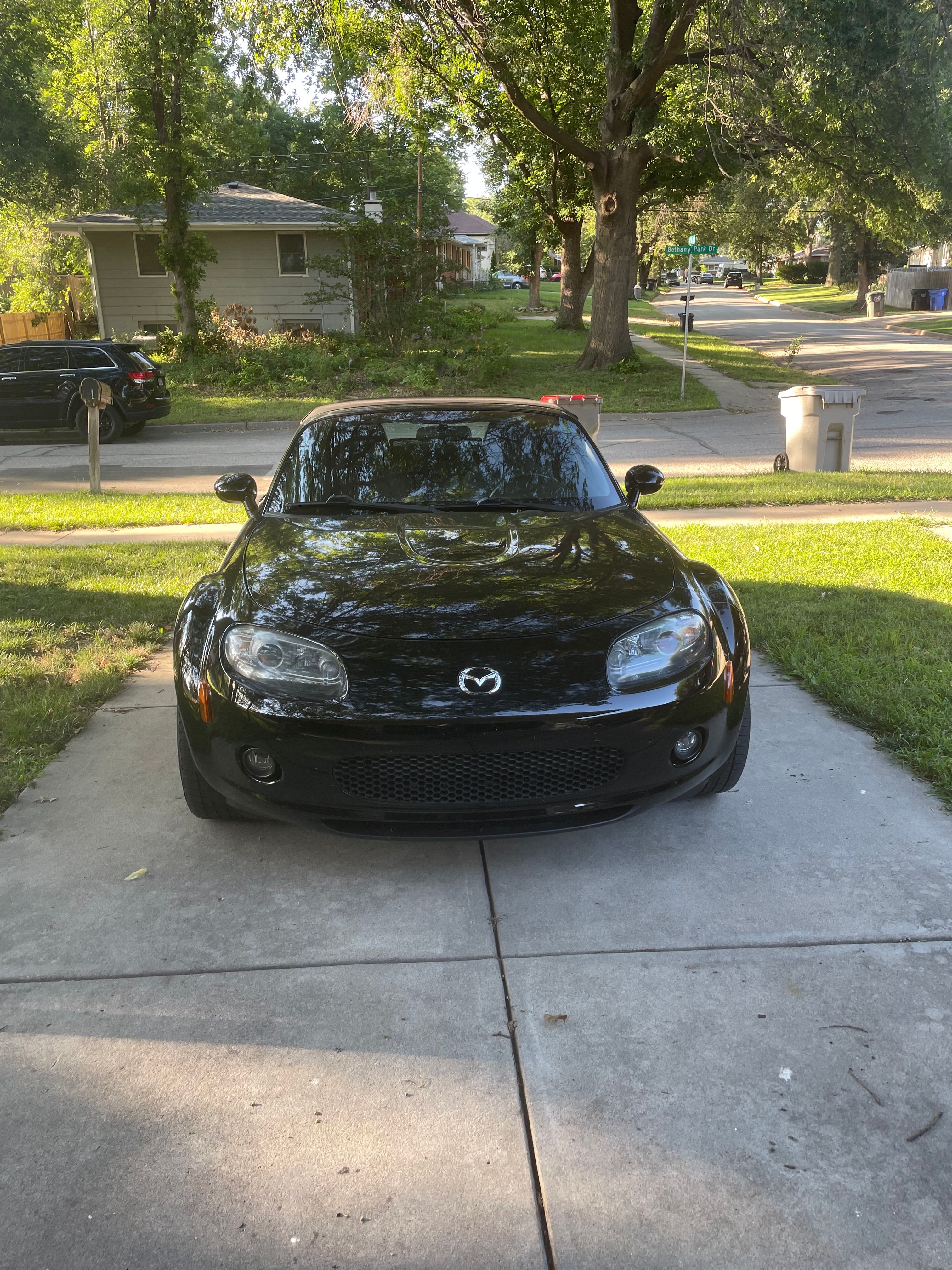 Used 2008 MAZDA MX-5 Miata Sport w/ Convenience Pkg RWD image 2