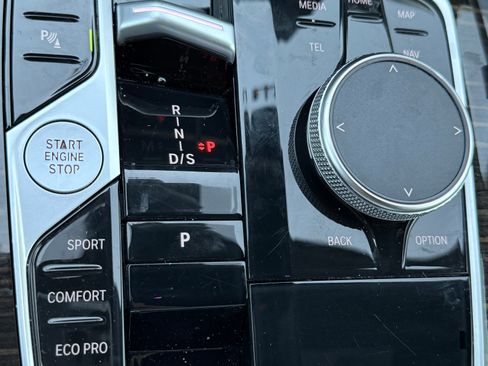 Used 2024 BMW X6 xDrive40i w/ Premium Package image 9