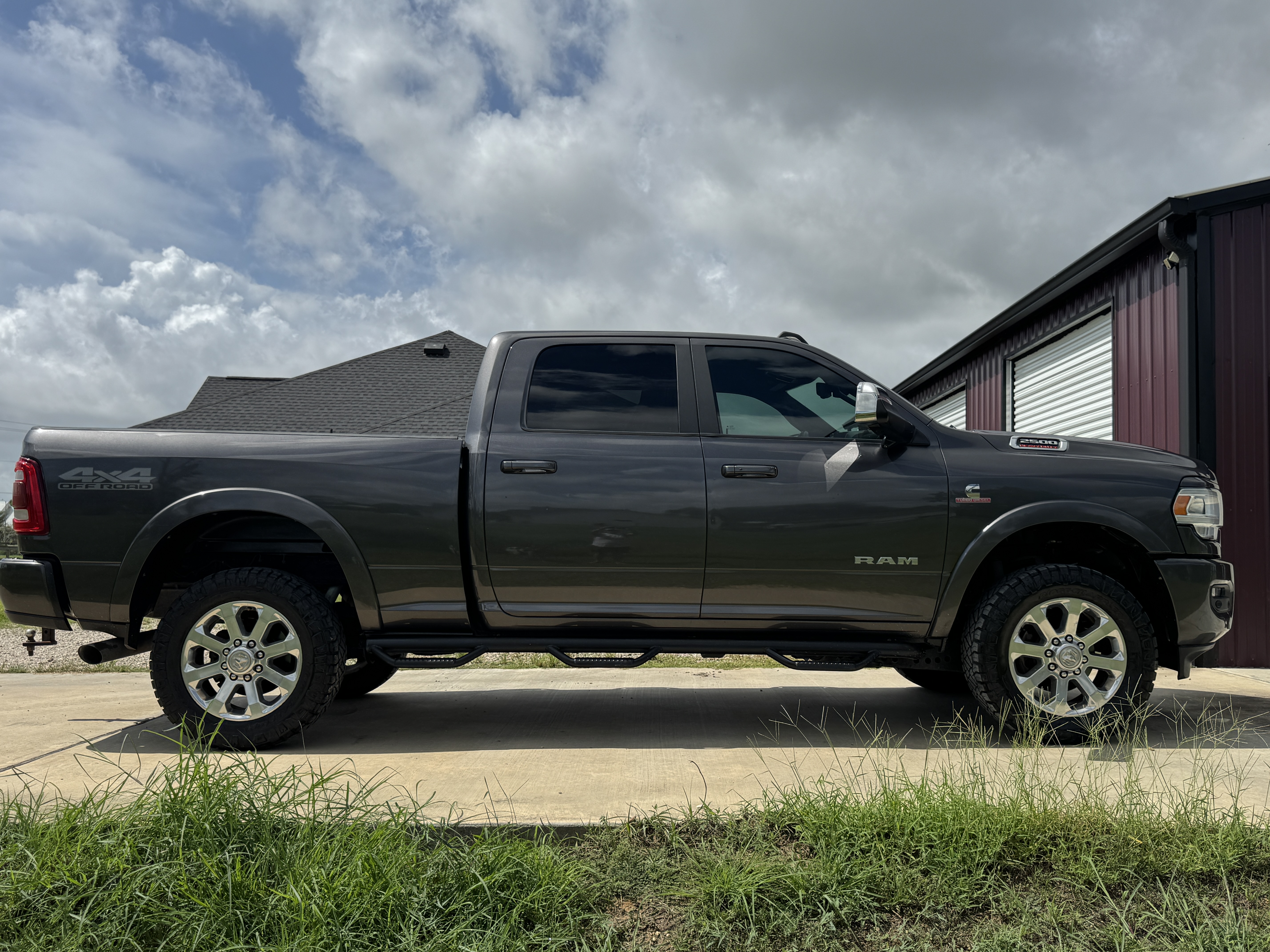 Used 2019 RAM 2500 Laramie AWD/4WD image 2