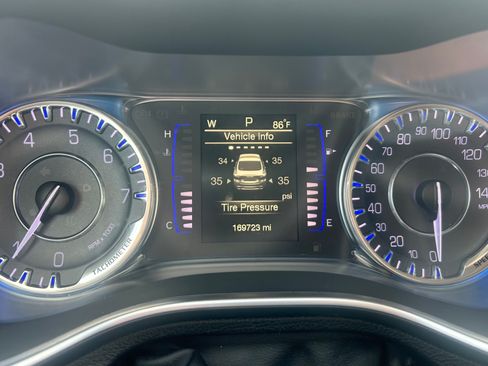 Used 2016 Chrysler 200 Limited FWD image 9