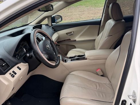 Used 2010 Toyota Venza image 4