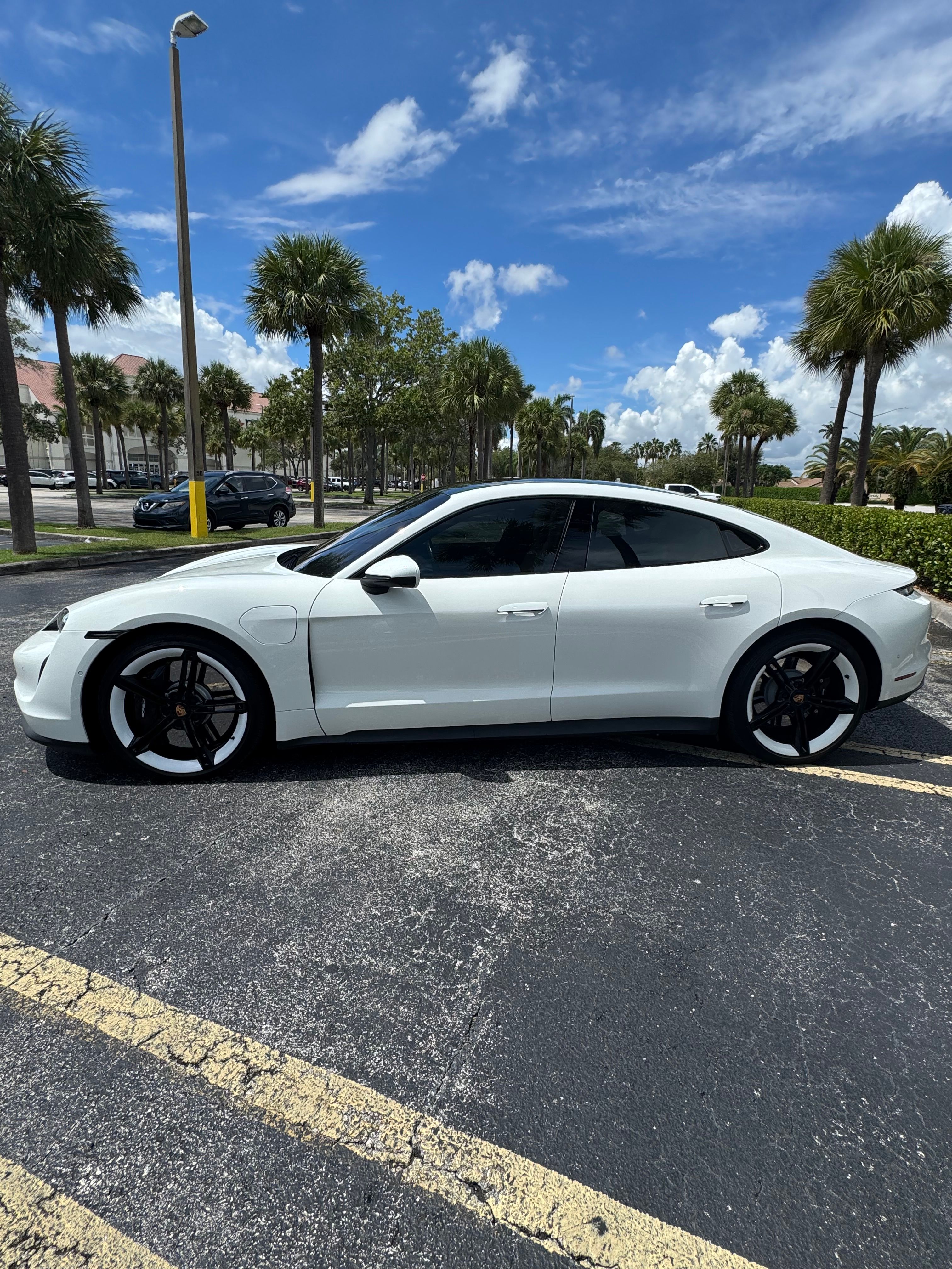 Used 2020 Porsche Taycan 4S AWD/4WD image 4