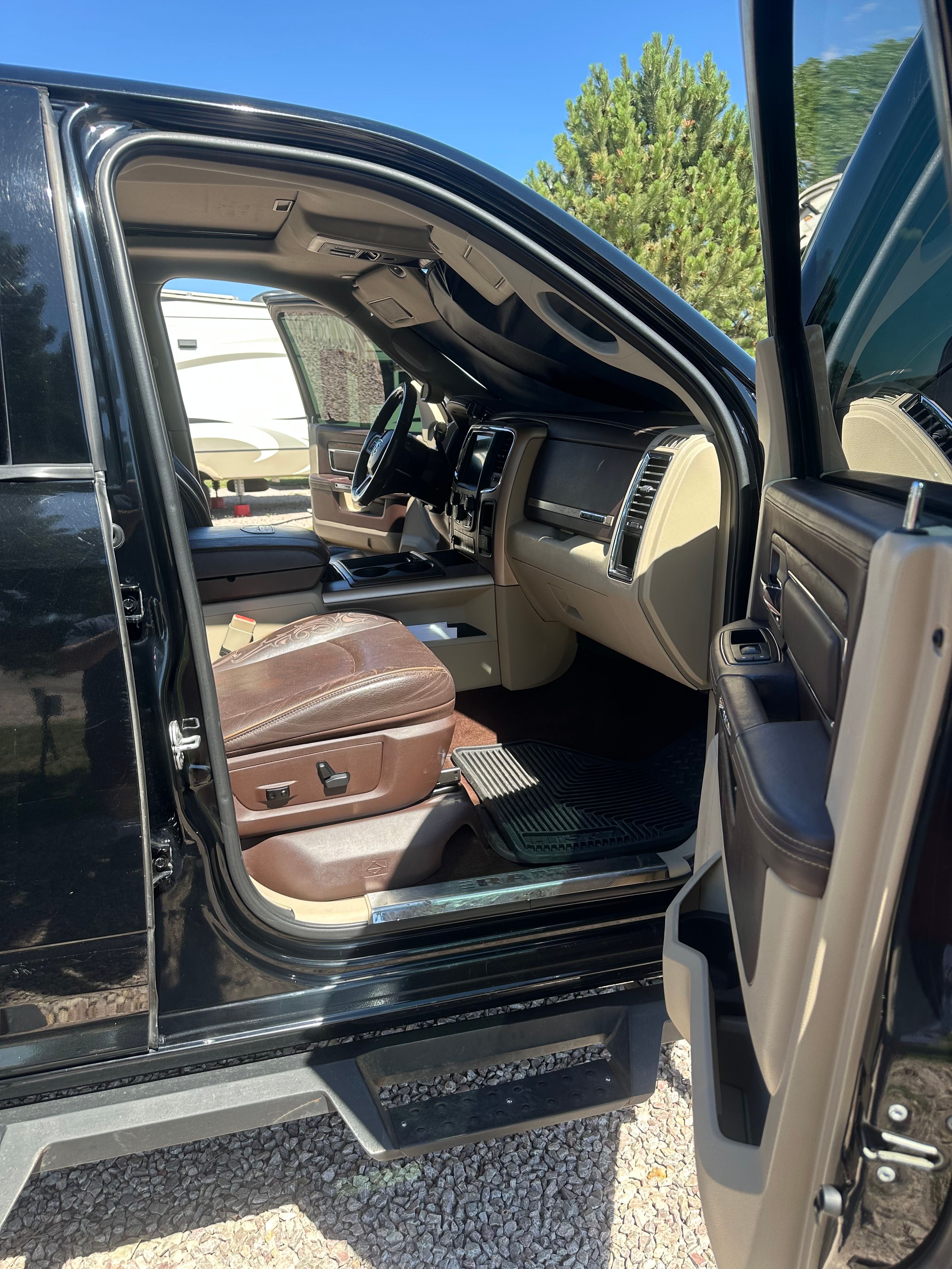 Used 2014 RAM 2500 Longhorn w/ Convenience Group AWD/4WD image 13