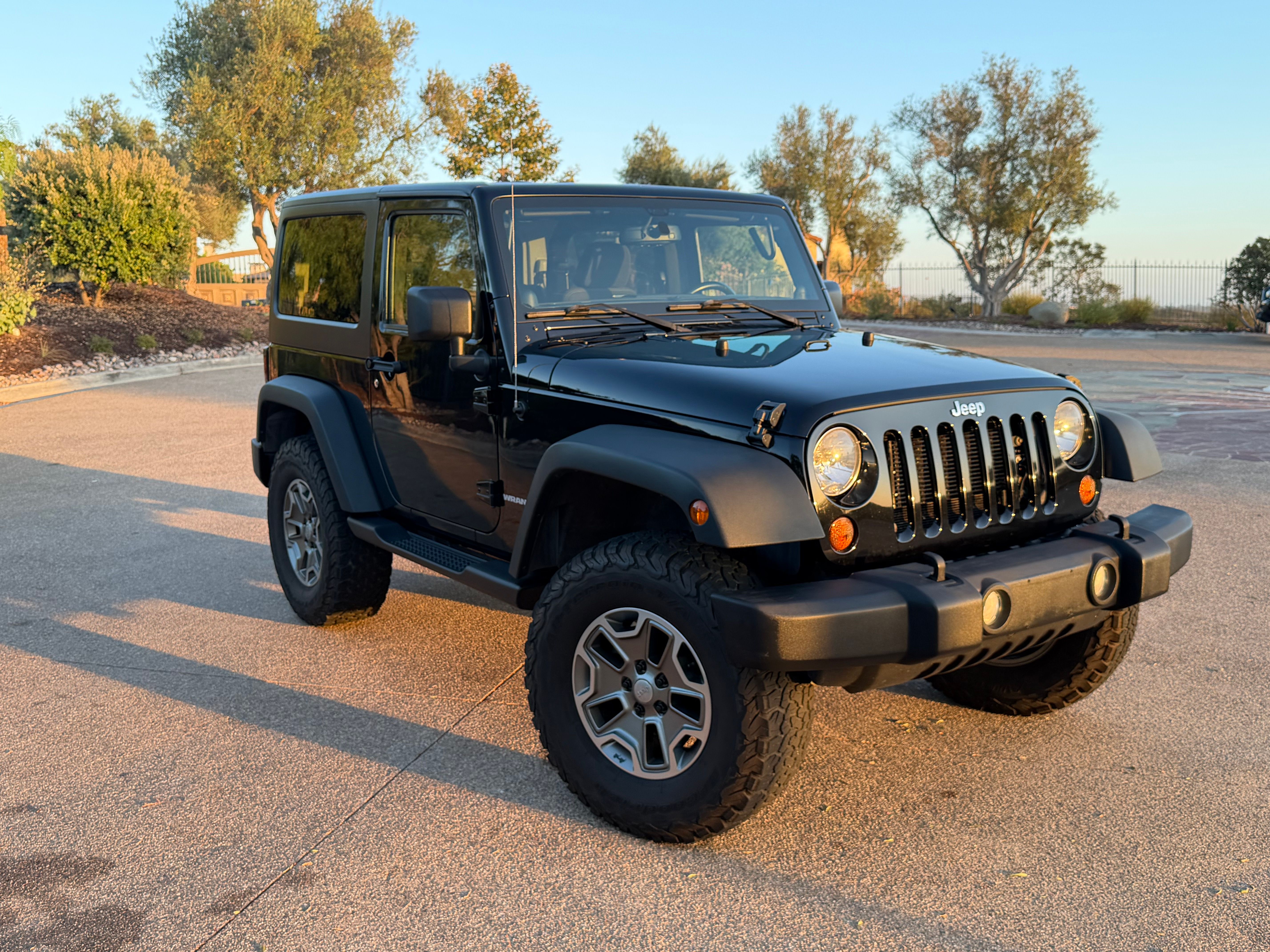 Used 2013 Jeep Wrangler Rubicon w/ Dual Top Group AWD/4WD image 2