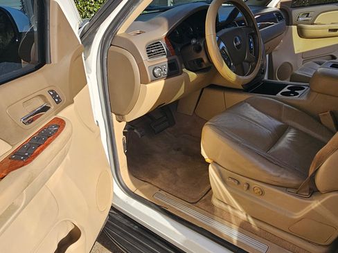 Used 2007 GMC Yukon SLT w/ SLT Preferred Equipment Group image 13