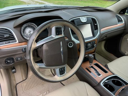 Used 2012 Chrysler 300 C Luxury Series image 8