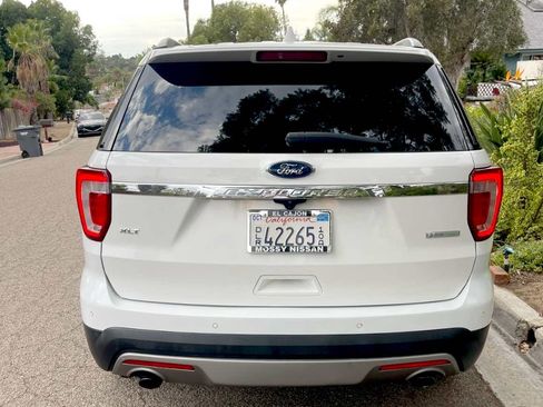 Used 2016 Ford Explorer XLT w/ Equipment Group 201A image 5