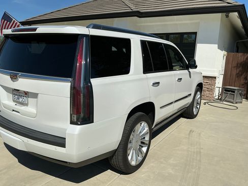 Used 2019 Cadillac Escalade Platinum image 6