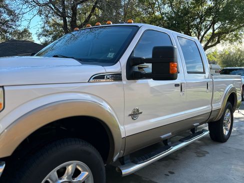 Used 2014 Ford F250 Lariat w/ Lariat Interior Package image 4