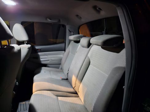 Used 2013 Toyota Tacoma PreRunner w/ SR5 Pkg image 17