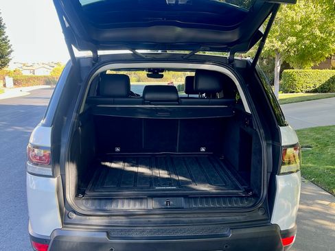 Used 2017 Land Rover Range Rover Sport SE image 13