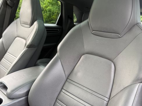 Used 2022 Porsche Cayenne E-Hybrid image 19