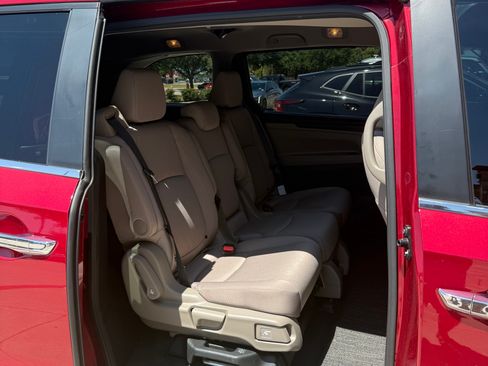 Used 2022 Honda Odyssey EX image 11