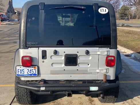 Used 2004 Jeep Wrangler 4WD image 2