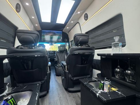 Used 2024 Mercedes-Benz Sprinter 2500 image 5