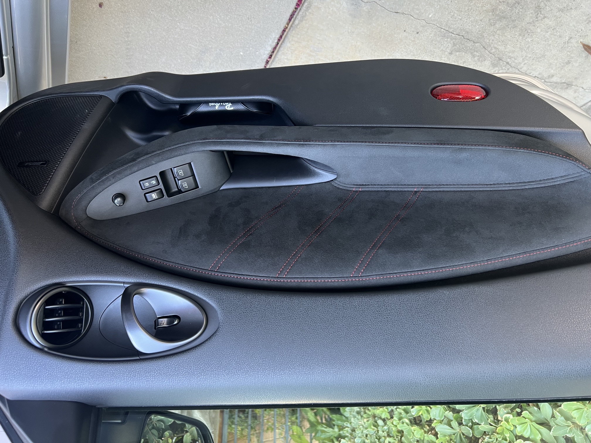 Used 2020 Nissan 370Z Coupe RWD image 10