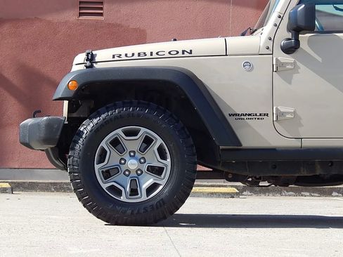 Used 2016 Jeep Wrangler Unlimited Rubicon w/ Connectivity Group image 12