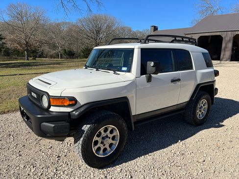 Used 2012 Toyota FJ Cruiser 4WD image 1