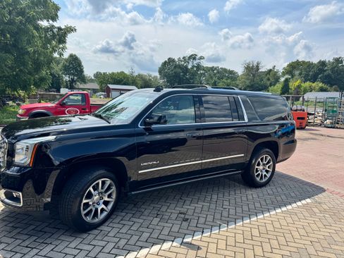 Used 2019 GMC Yukon XL Denali w/ Open Road Package AWD/4WD image 9
