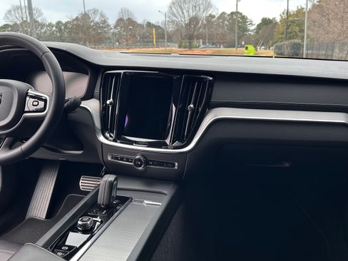 Used 2022 Volvo S60 B5 R-Design w/ Advanced Package image 28