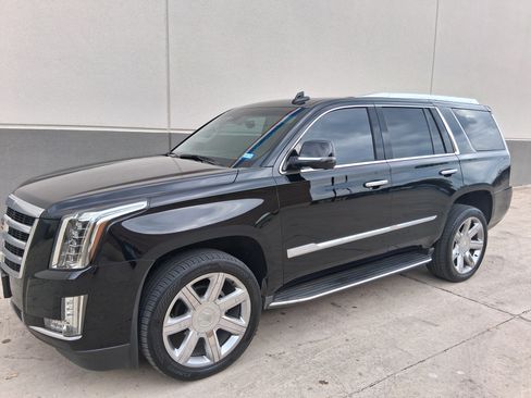 Used 2018 Cadillac Escalade Premium Luxury image 6
