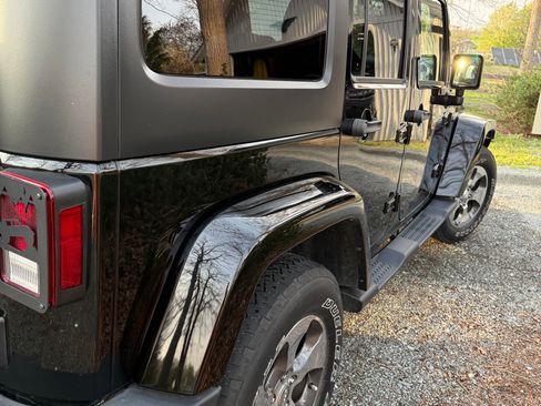 Used 2017 Jeep Wrangler Unlimited Sahara w/ Connectivity Group image 5