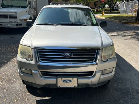 Used 2010 Ford Explorer XLT image 1