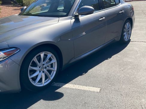 Used 2019 Alfa Romeo Giulia RWD image 4