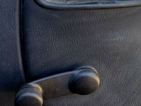 Used 2001 Dodge B3500 image 21