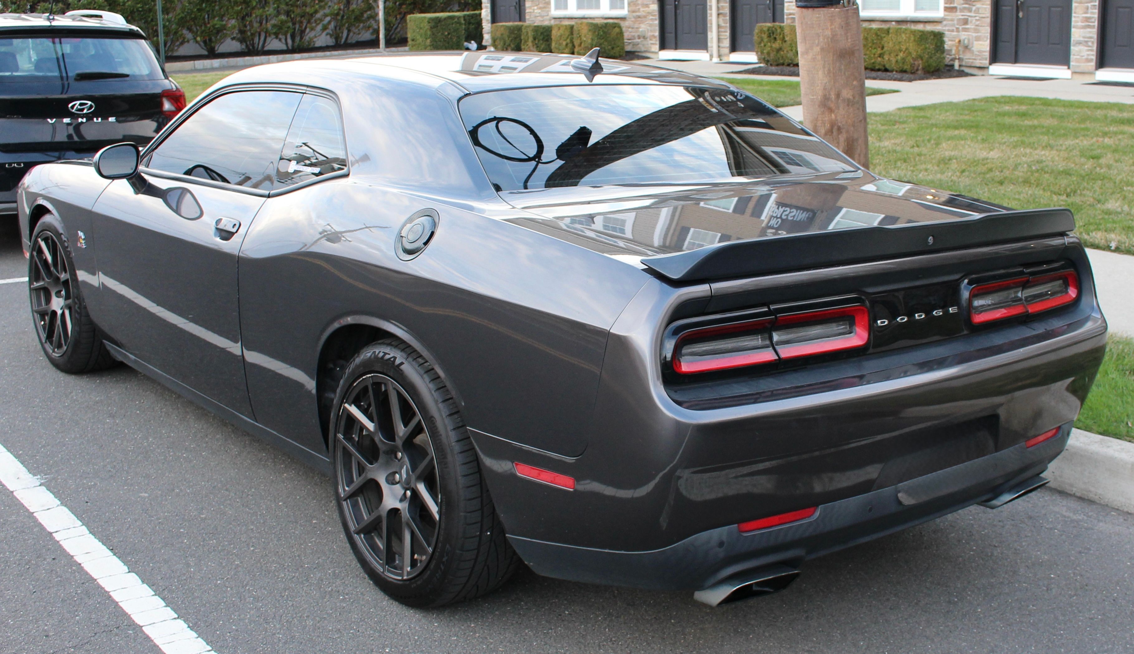 Used 2018 Dodge Challenger R/T Scat Pack w/ Leather Interior Group RWD image 10