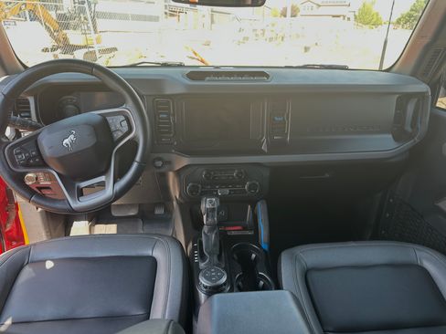 Used 2023 Ford Bronco Black Diamond w/ Sasquatch Package AWD/4WD image 13