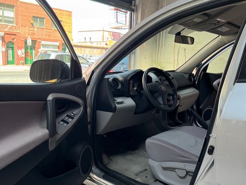 Used 2006 Toyota RAV4 4WD image 11