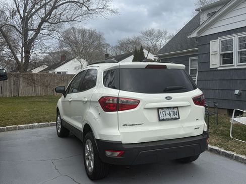 Used 2021 Ford EcoSport SE w/ SE Convenience Package image 2