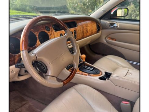 Used 2002 Jaguar XK8 Convertible image 13