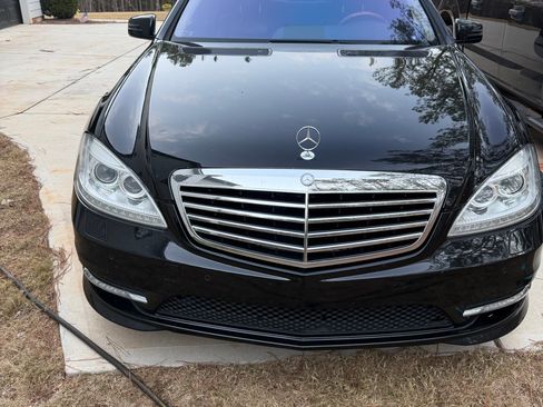 Used 2011 Mercedes-Benz S 550 4MATIC image 4
