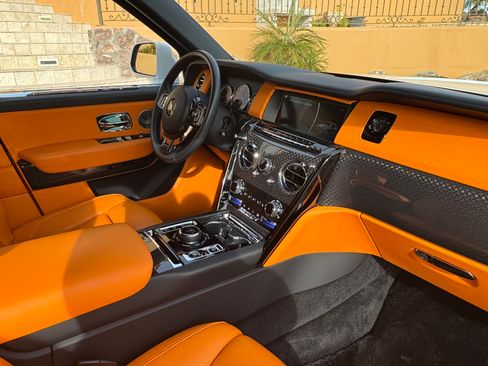 Used 2022 Rolls-Royce Cullinan Black Badge w/ Dark Exterior Package AWD/4WD image 10