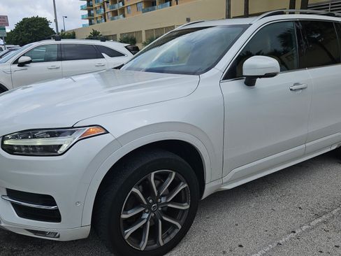 Used 2017 Volvo XC90 T6 Momentum w/ Vision Package image 1