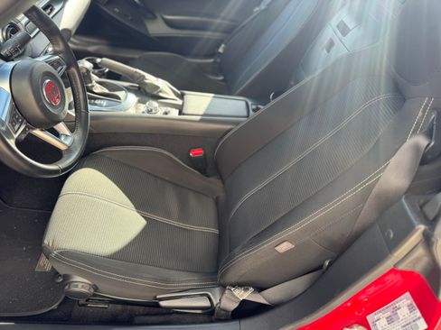 Used 2018 FIAT 124 Spider Classica w/ Technology & Siriusxm Group image 21