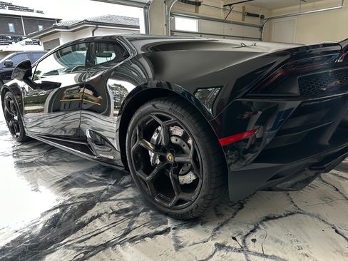 Used 2021 Lamborghini Huracan EVO image 18