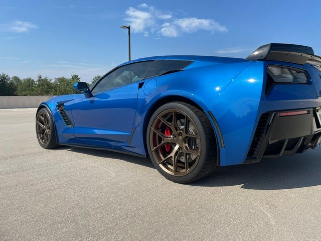 Used 2015 Chevrolet Corvette Z06 w/ 2LZ Preferred Equipment Group RWD image 13