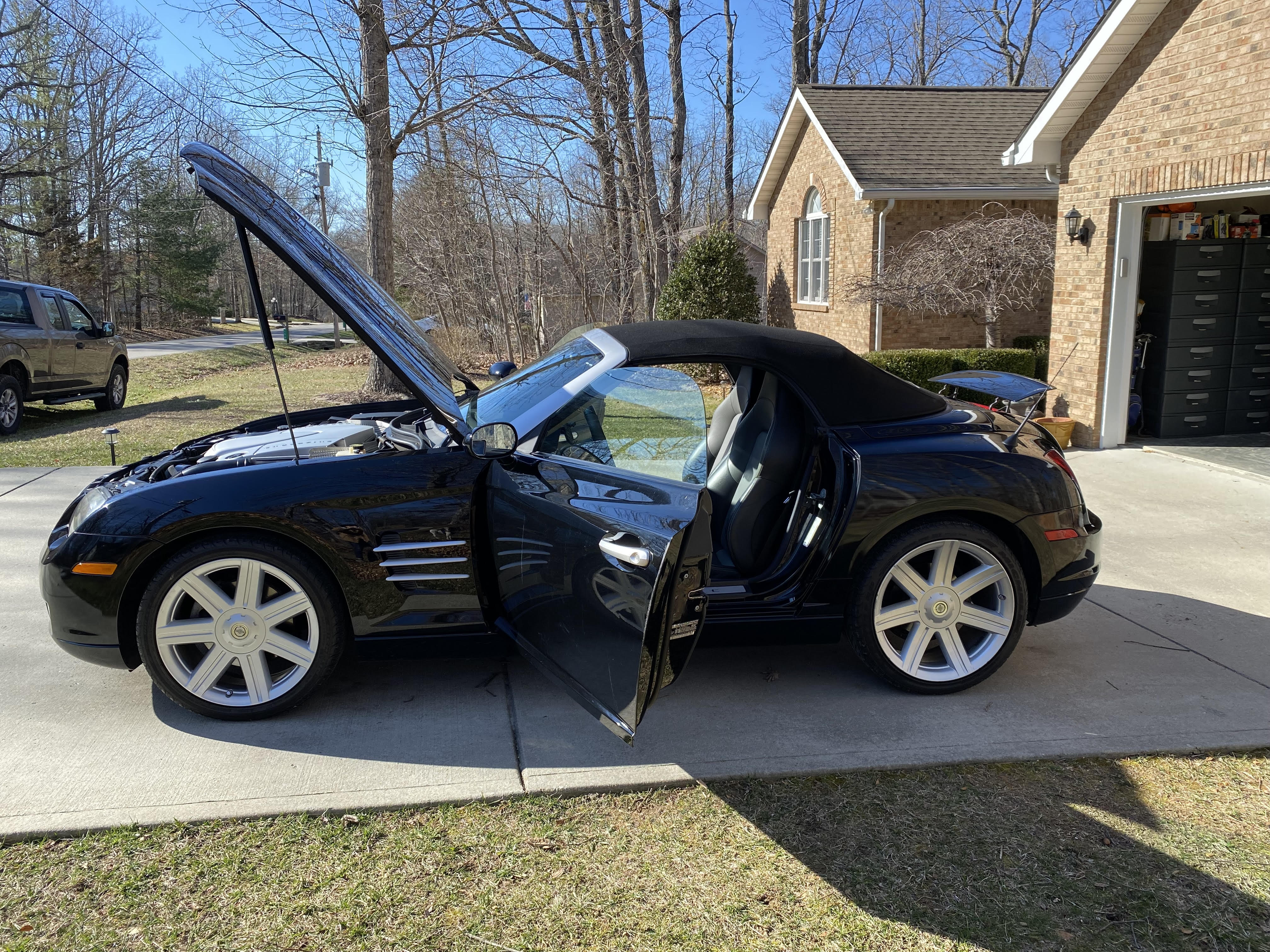 Used 2006 Chrysler Crossfire Limited RWD image 2