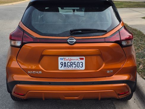 Used 2022 Nissan Kicks SR w/ Premium Package image 5